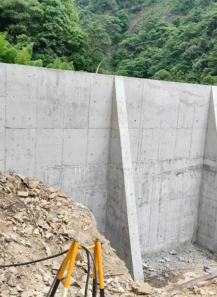 吕梁交口县重力式挡土墙